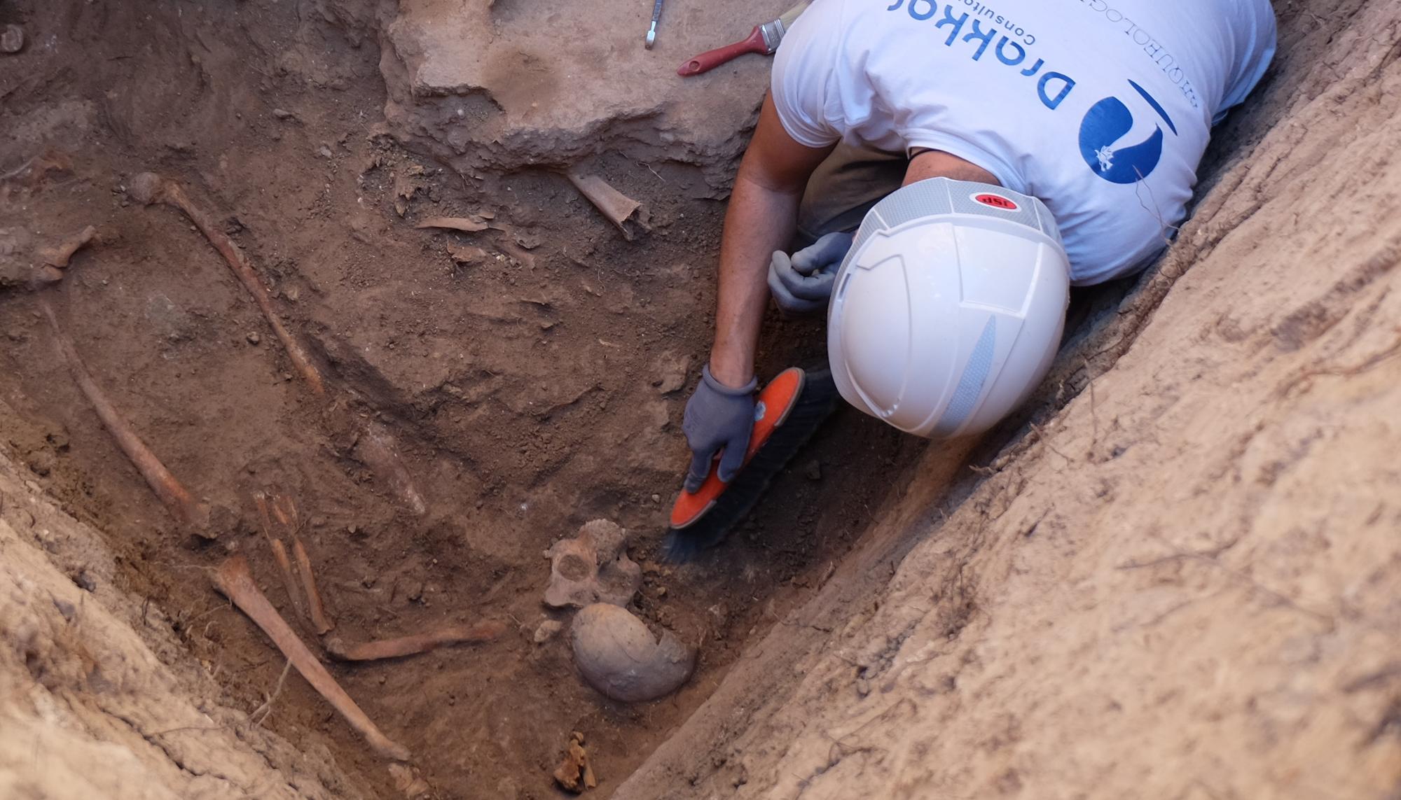 excavacion Fosa XXXVI cementerio alicante 2